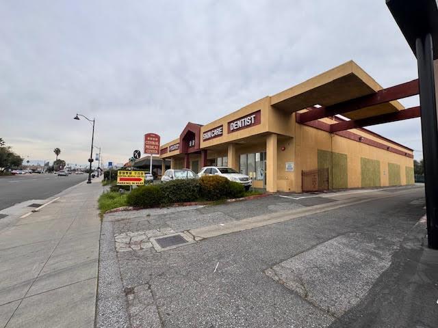 2344 El Camino Real