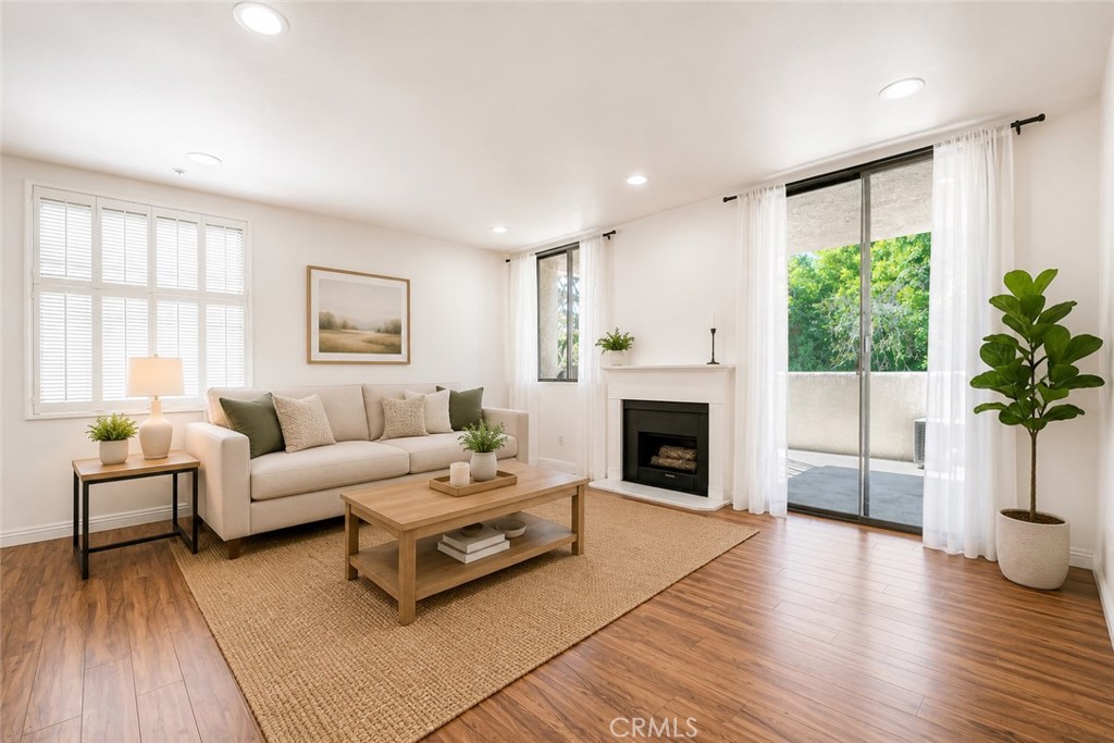 7001 S La Cienega 101