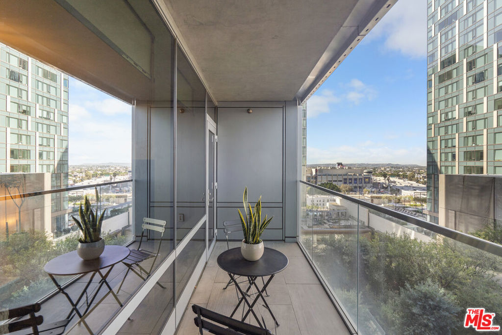 877 Francisco Street 1116