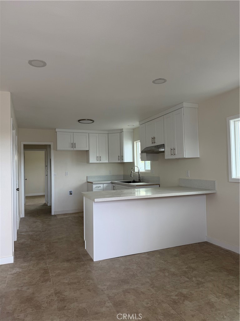 649 E 87th