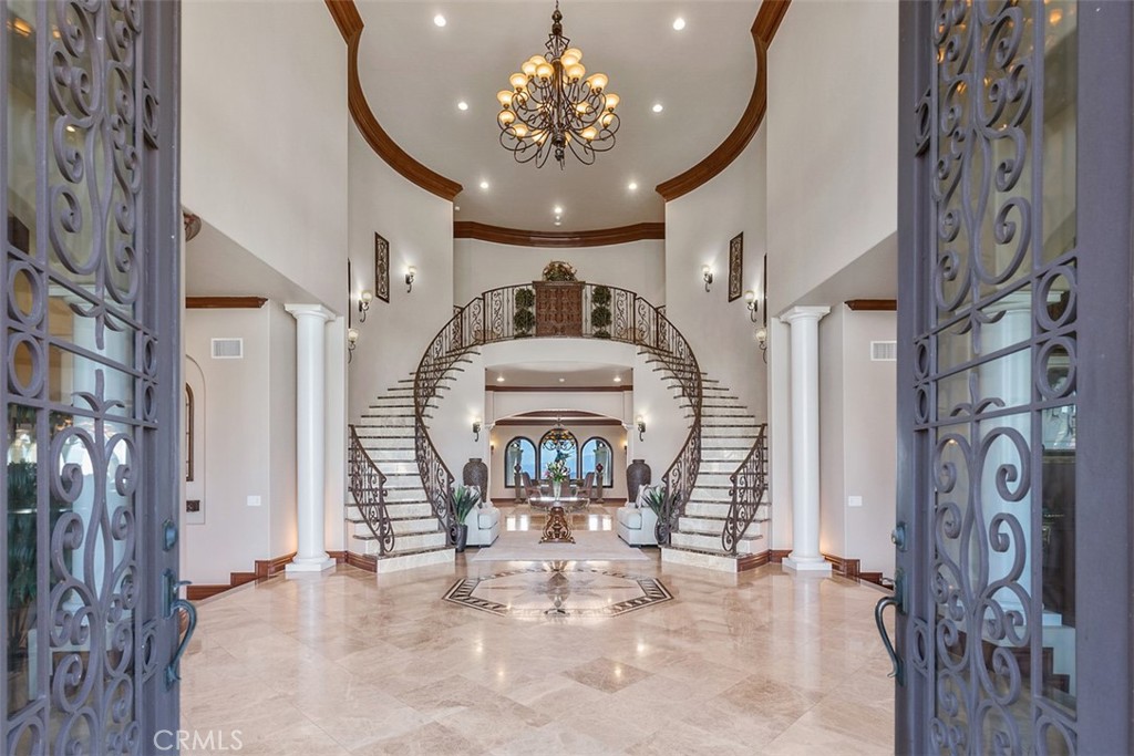 36852 Calle De Lobo
