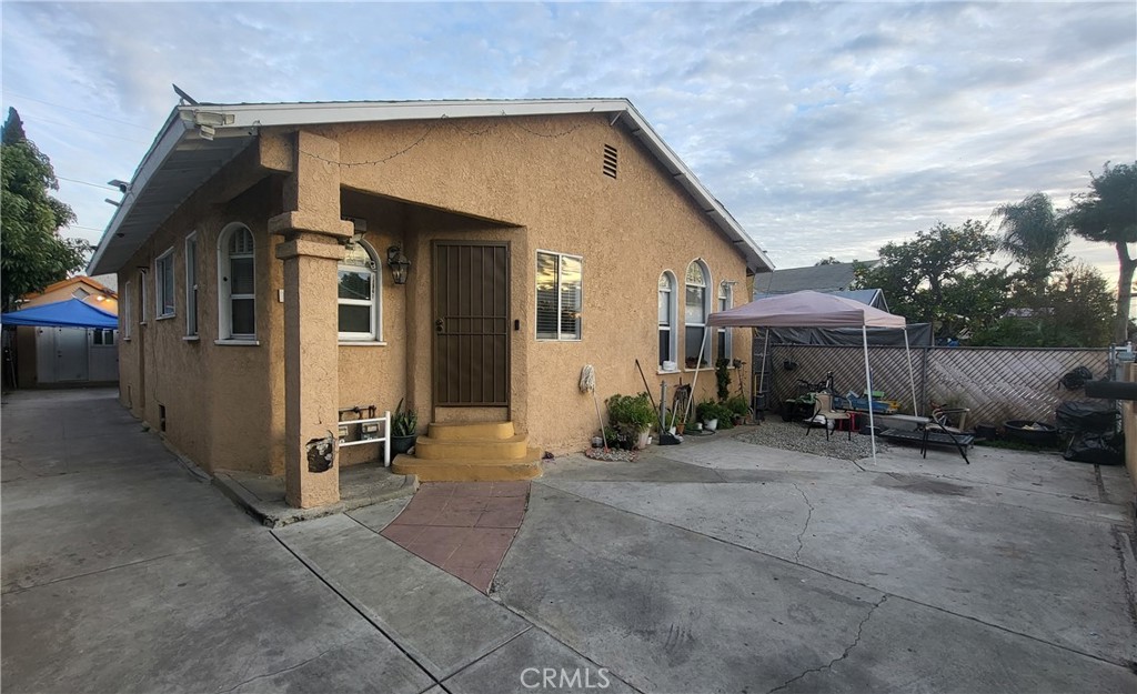 946 S Ferris