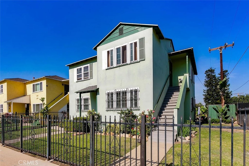 2115 W 102nd
