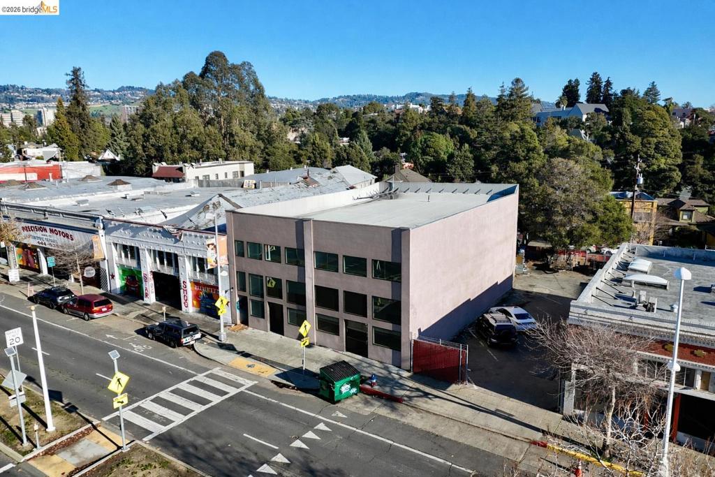 3050 Broadway