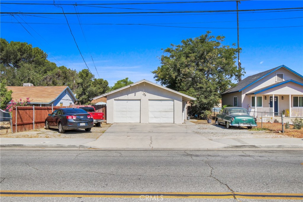 563 W Main