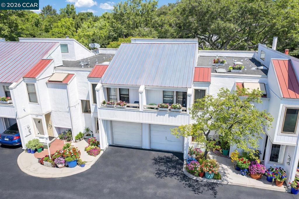 130 Creekside Ct