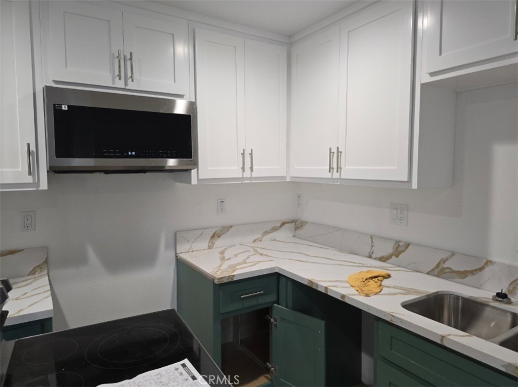1319 3/4 E 59th Place
