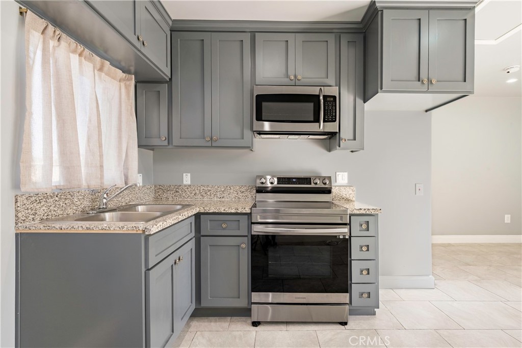 1520 W 215th