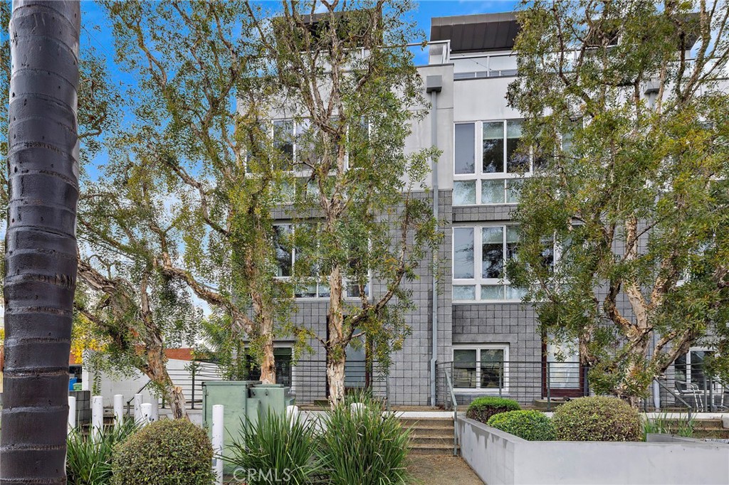 4151 Redwood Avenue #106