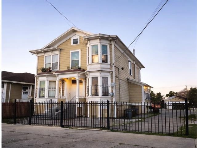 874 Isabella St
