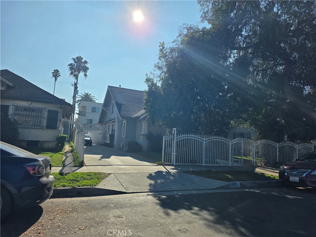 1180 W 39th Place