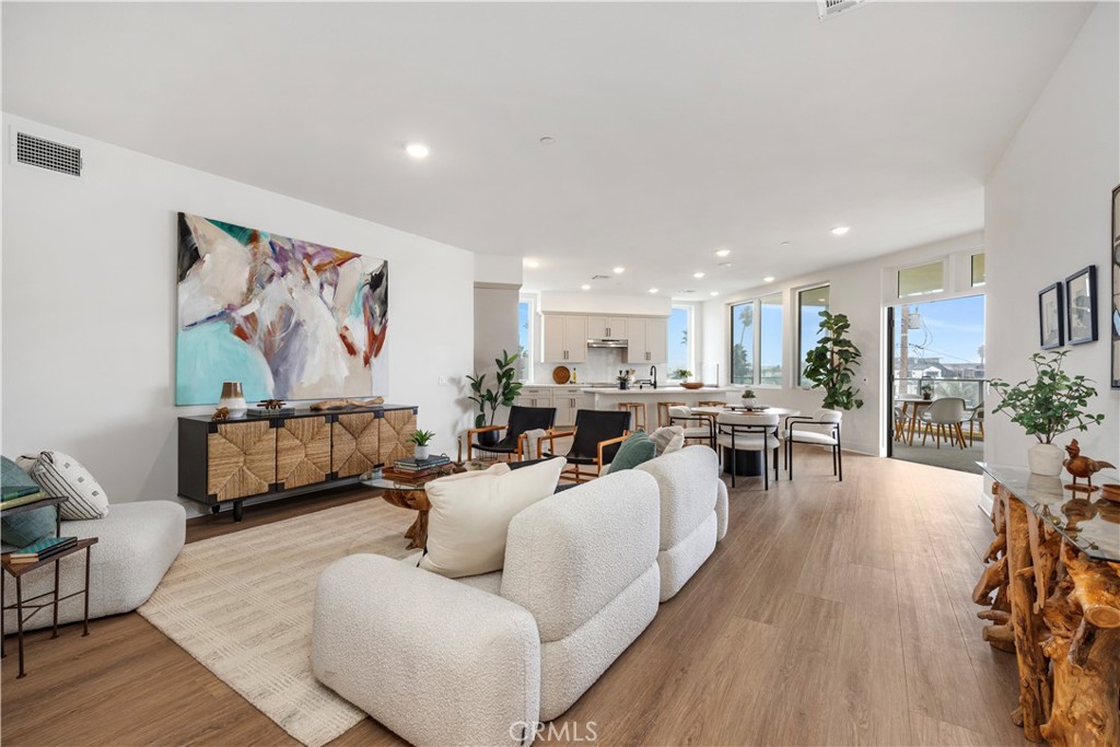 414 Main St 300
