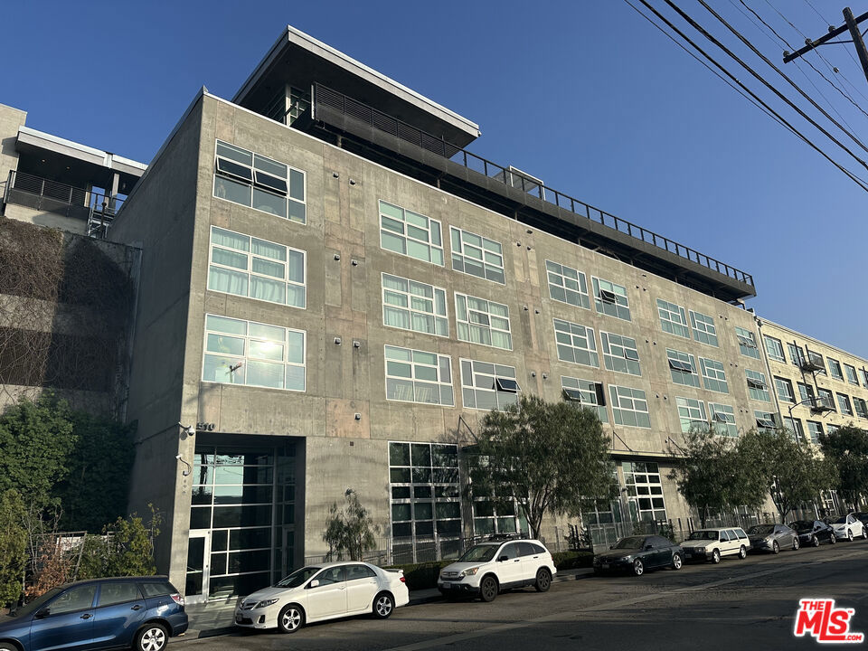 530 S Hewitt Street 147