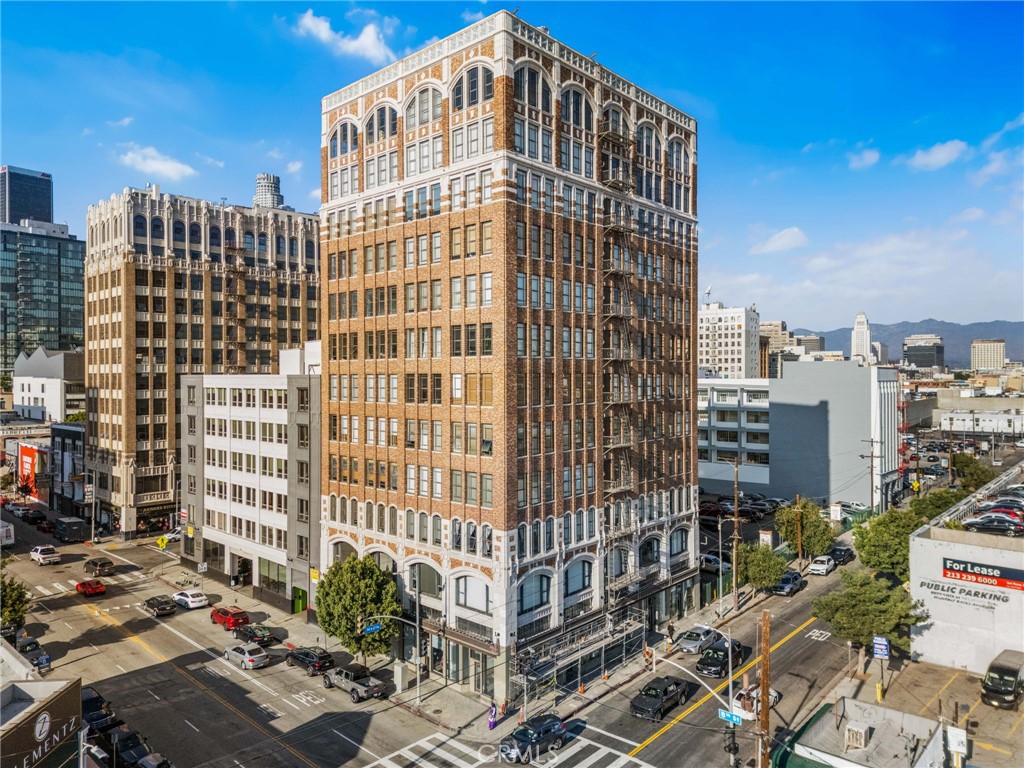 315 E 8th 401