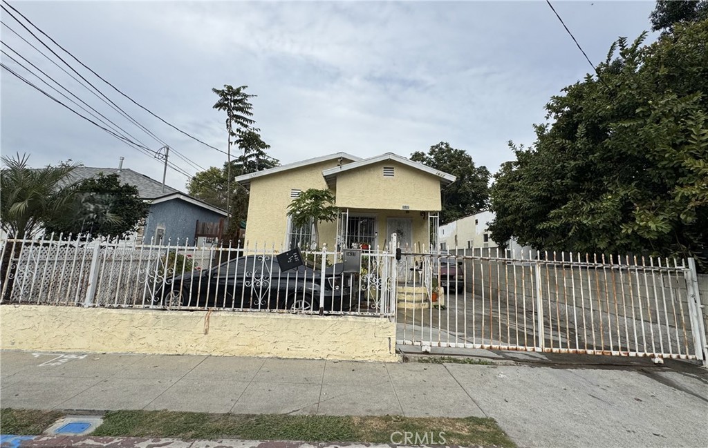 1637 E 115th