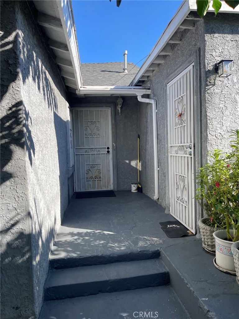 9536 Compton