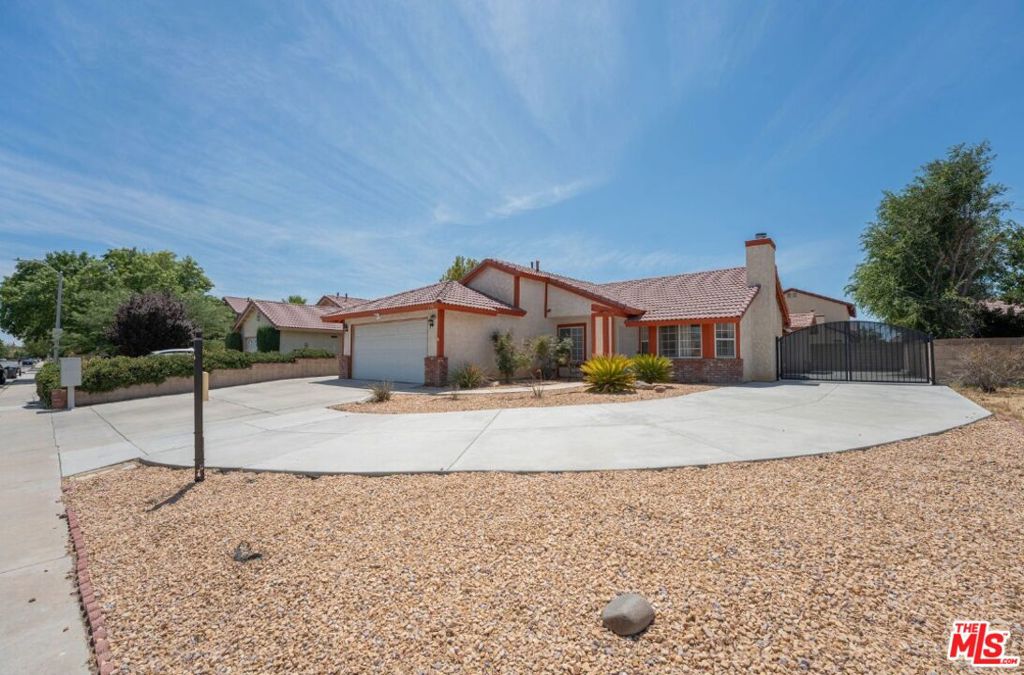 1518 E Avenue J12