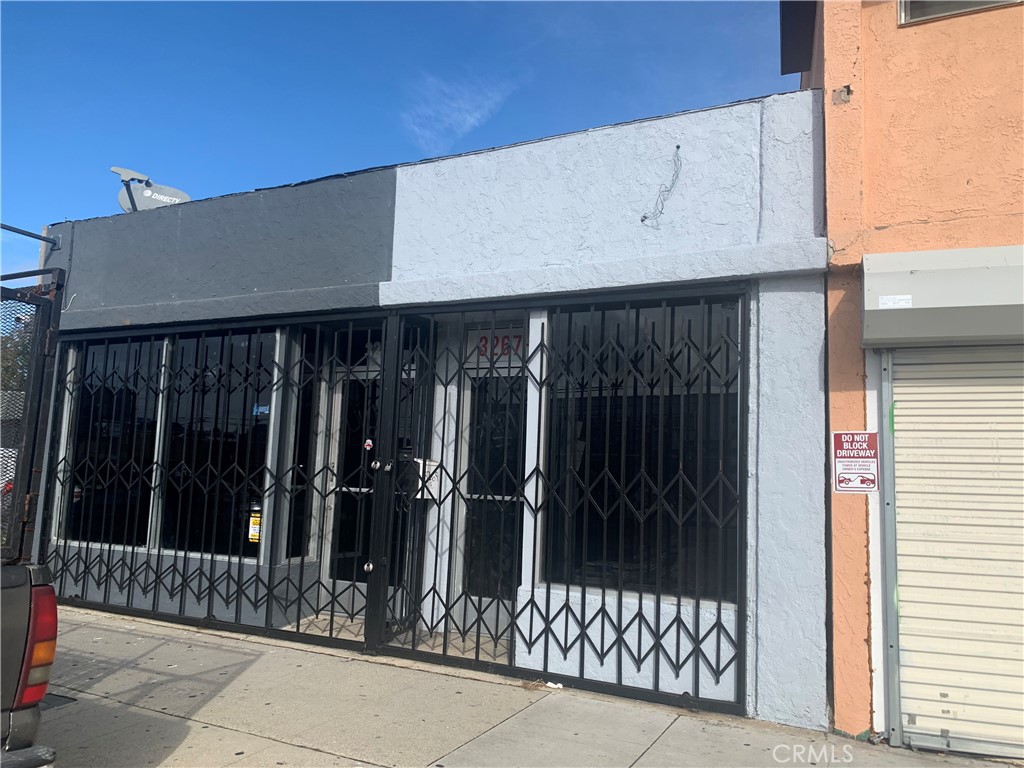 3267 E Gage