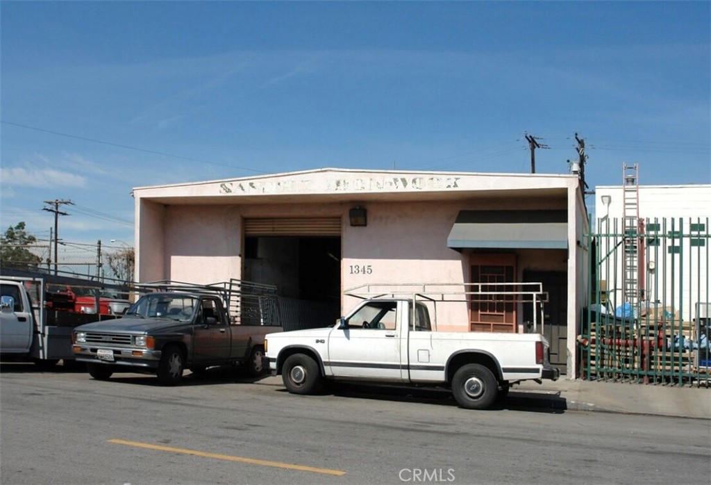 1345 W Gaylord