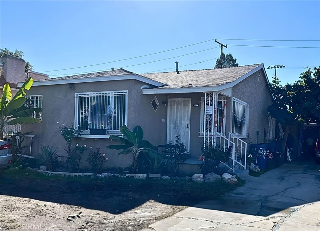 1238 E 100th