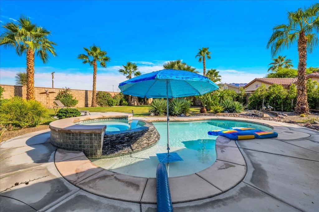60636 Desert Shadows Drive