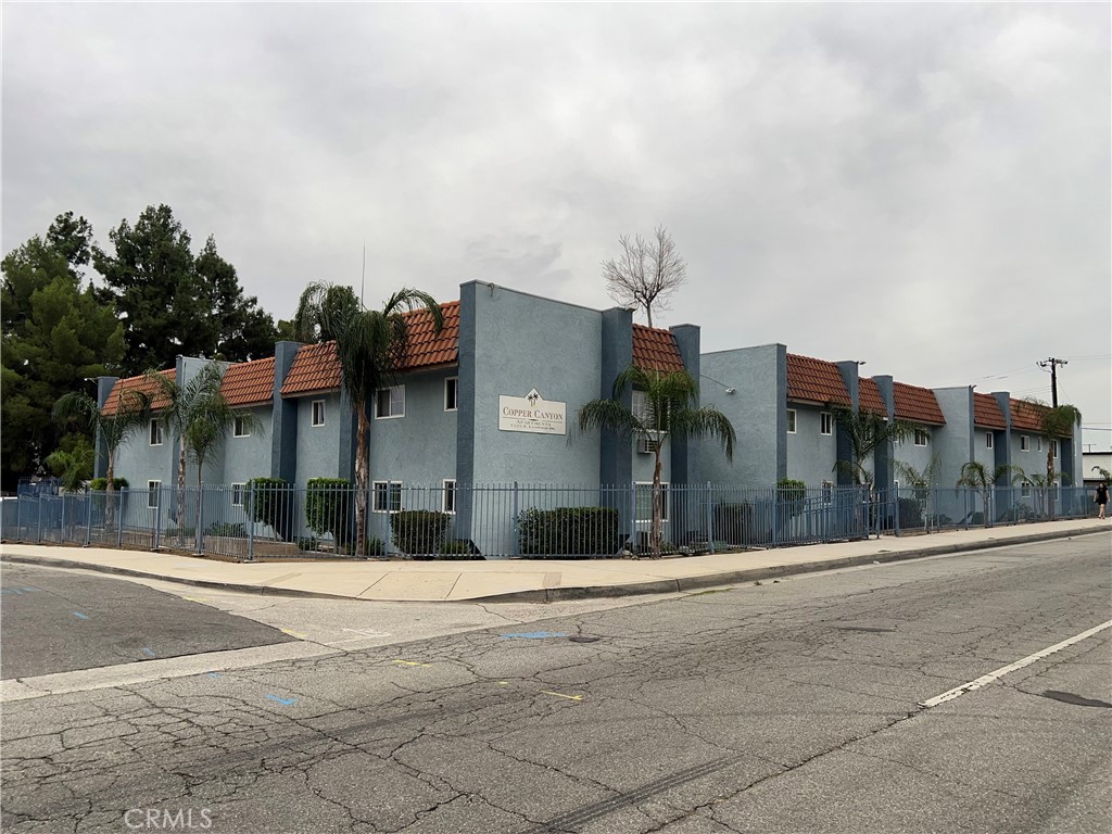 1525 E Lynwood Drive