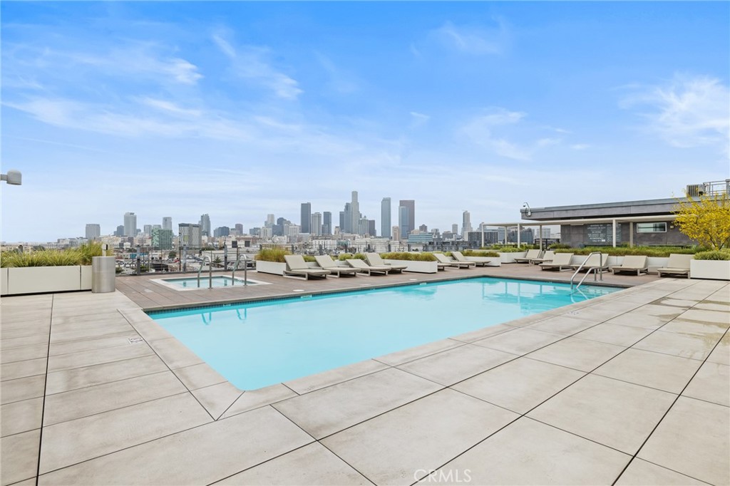 527 Molino Street 213