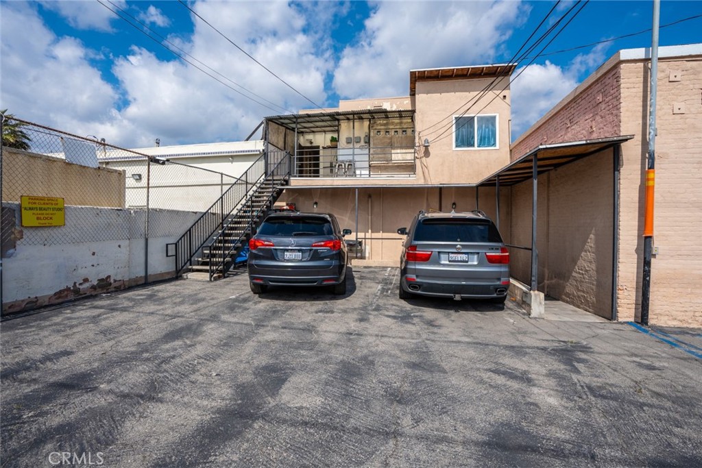 4342 Slauson, Pine