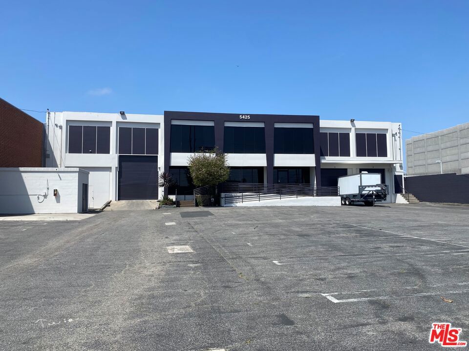 5425 Grosvenor Boulevard