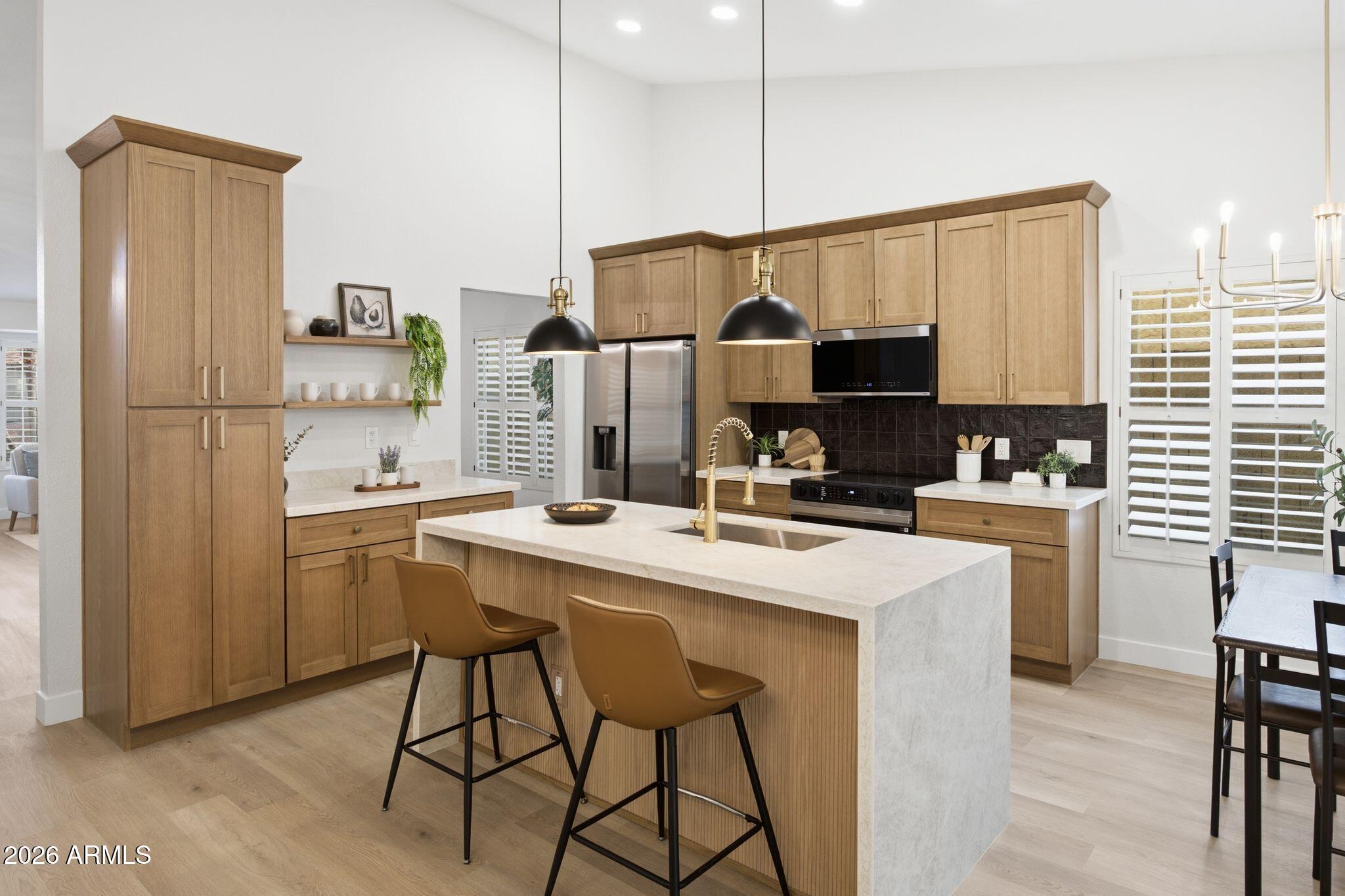 7001 W TOPEKA Drive, Glendale, AZ 85308