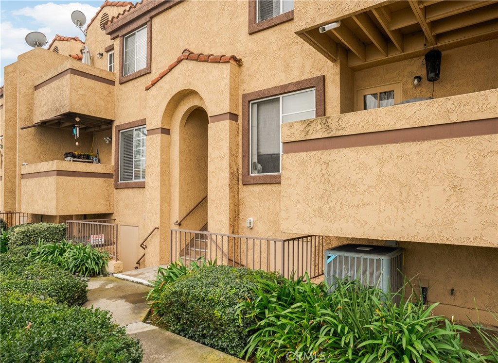 8615 Beverly 6
