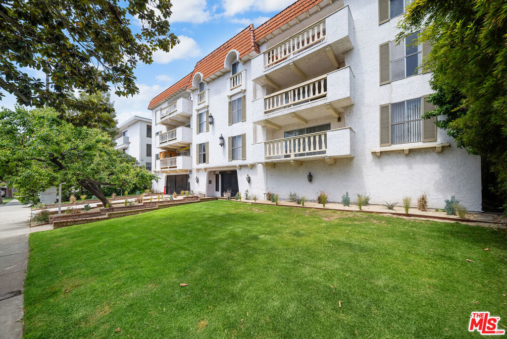 605 San Vicente Boulevard 206