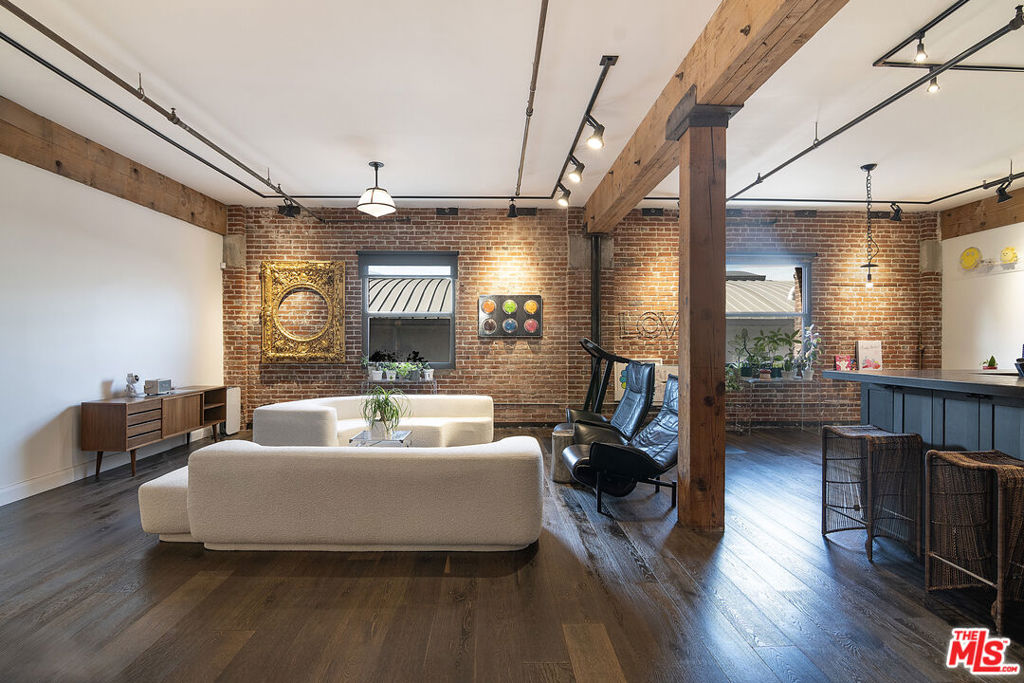 215 S Santa Fe Avenue 6