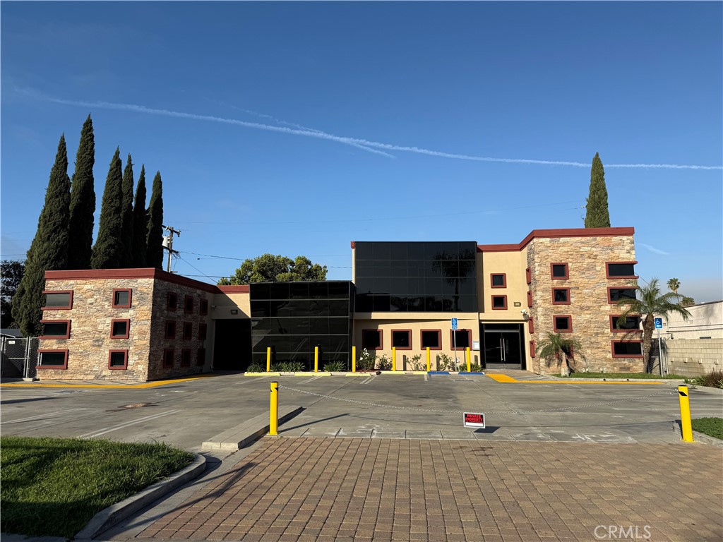 6251 Stanton Ave