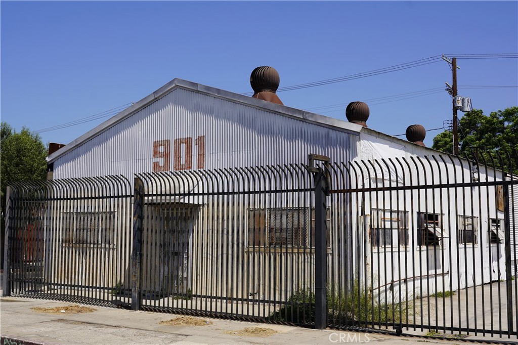 901 E 108th