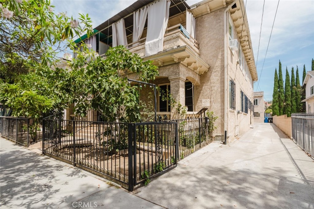 1634 N Alexandria Avenue