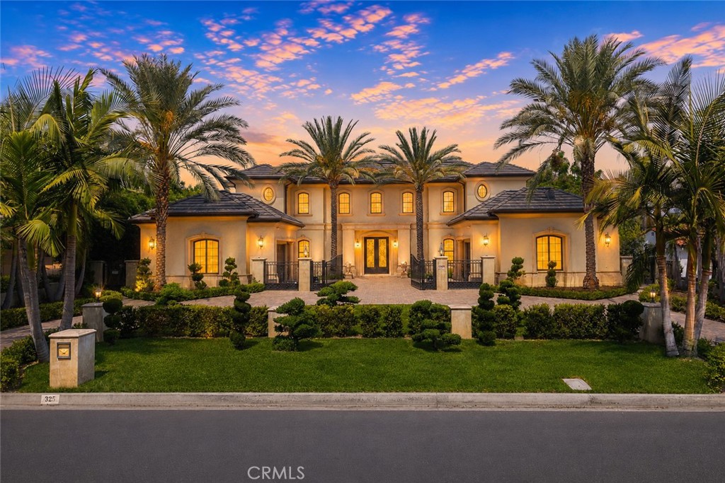 325 W Las Flores Avenue