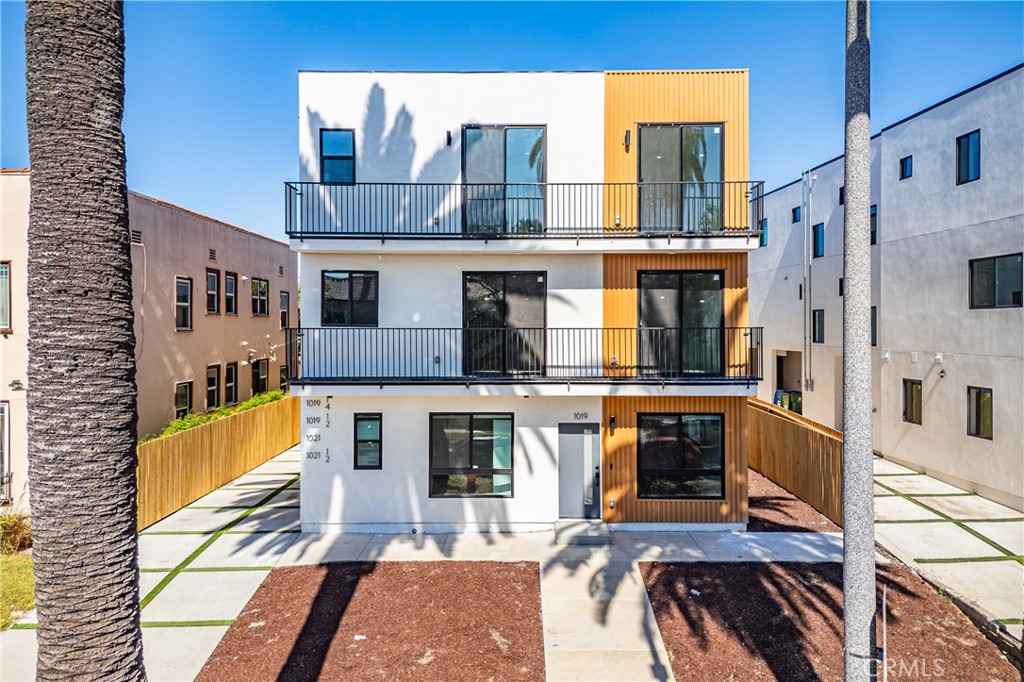 1021 S. Citrus Avenue 1