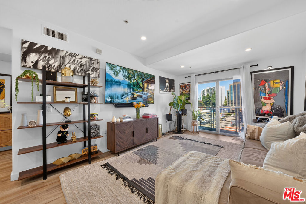 100 S Alameda Street 476