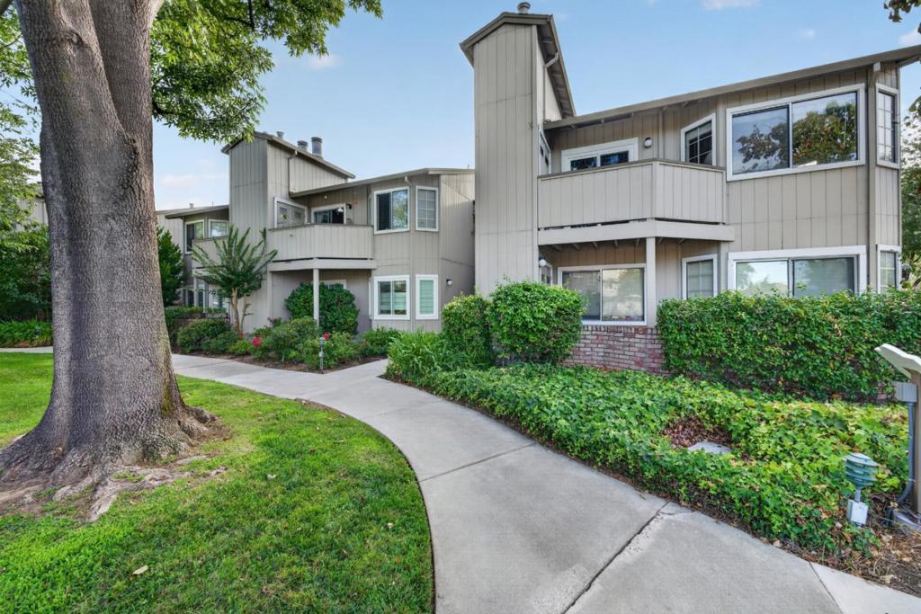 3422 Wine Cork Way