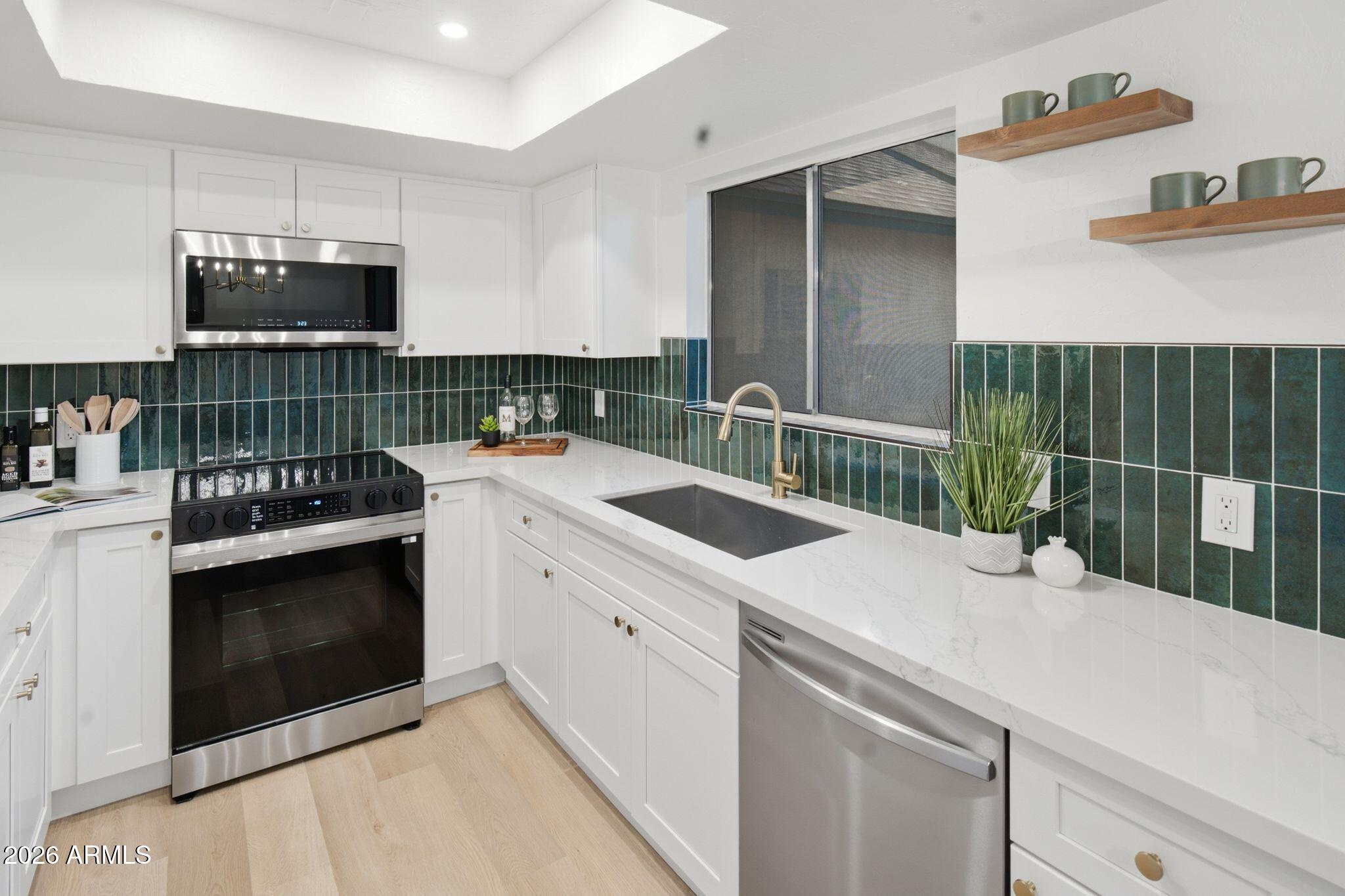 8028 N 48TH Avenue, Glendale, AZ 85302