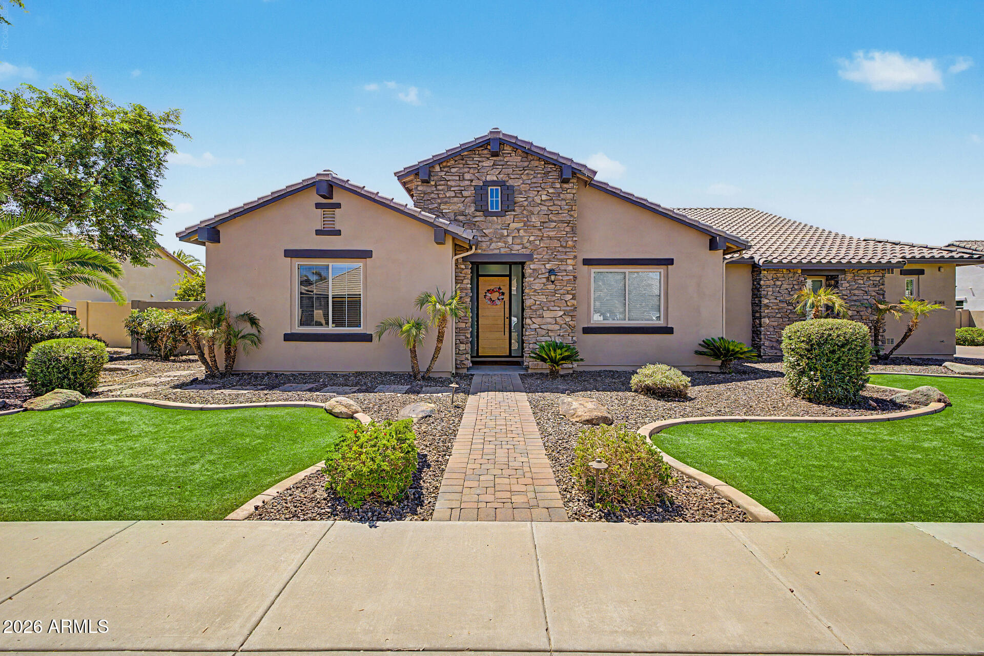 2855 E WARBLER Road, Gilbert, AZ 85297