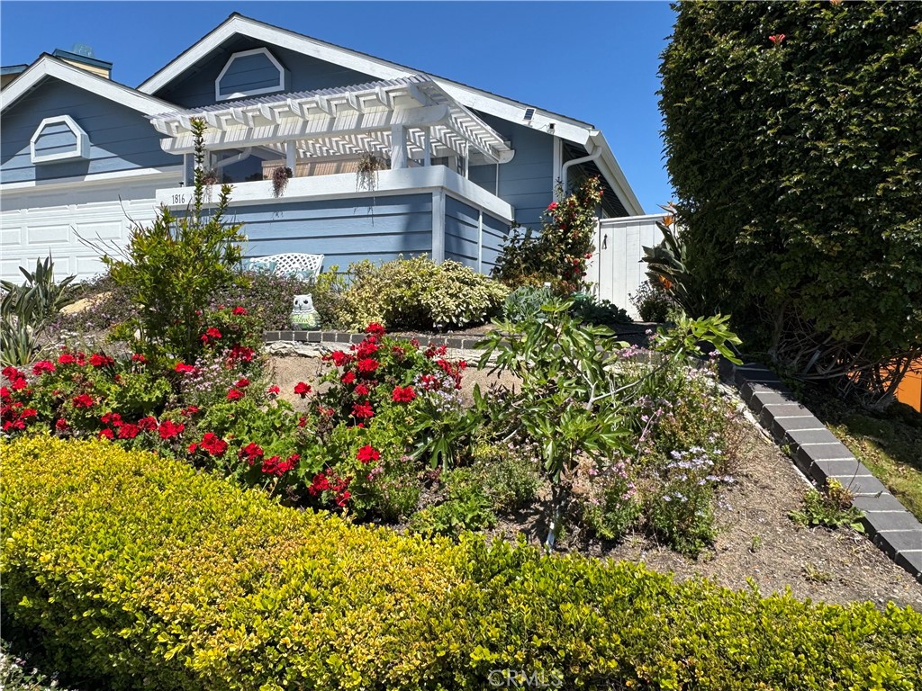 1816 E Pointe