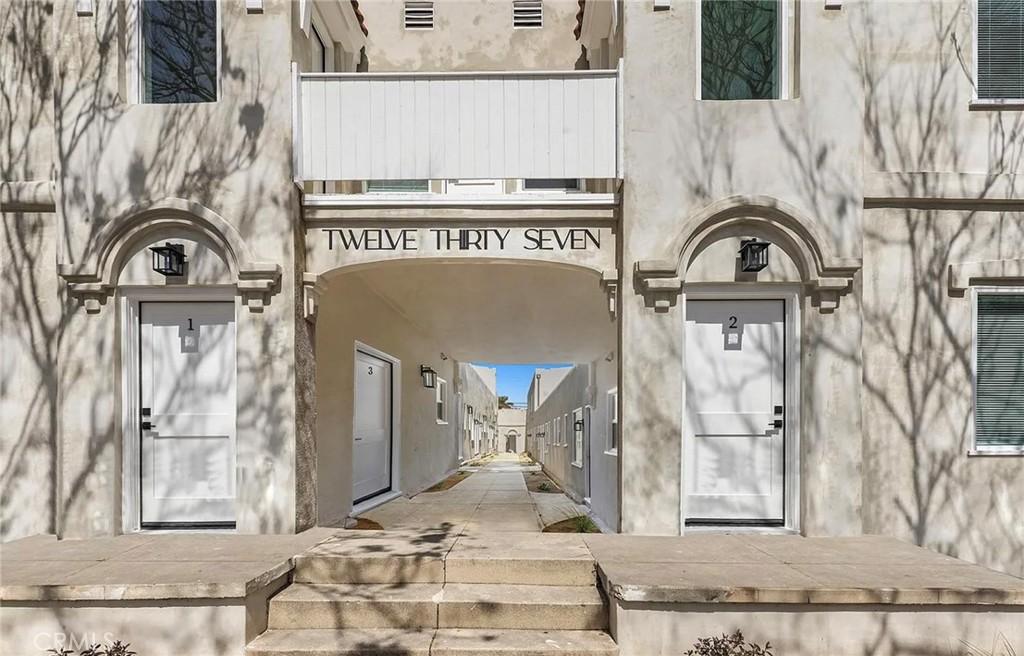 1237 E 1st 8