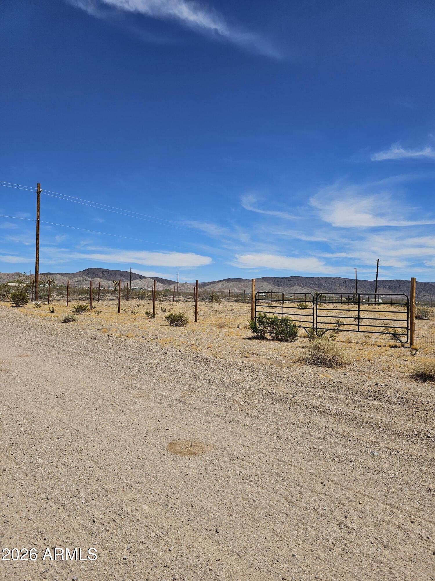 11194 W BROKEN BOW Drive 233, White Hills, AZ 86445