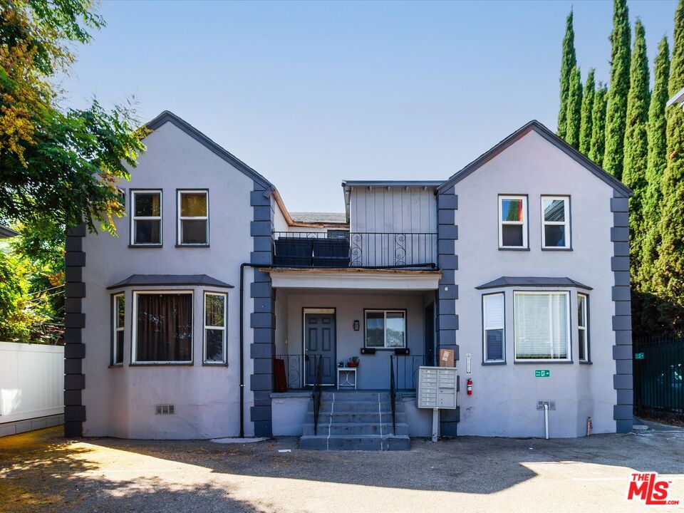 11472 VENTURA B