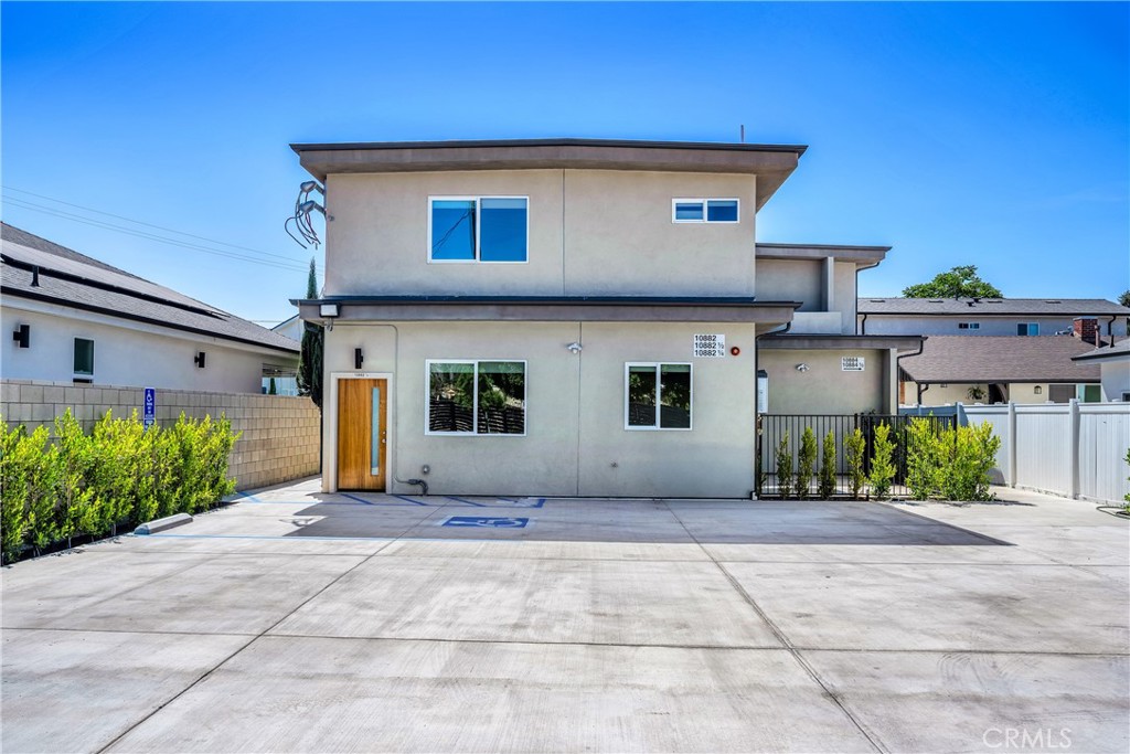 10882 1/4 Dora Street
