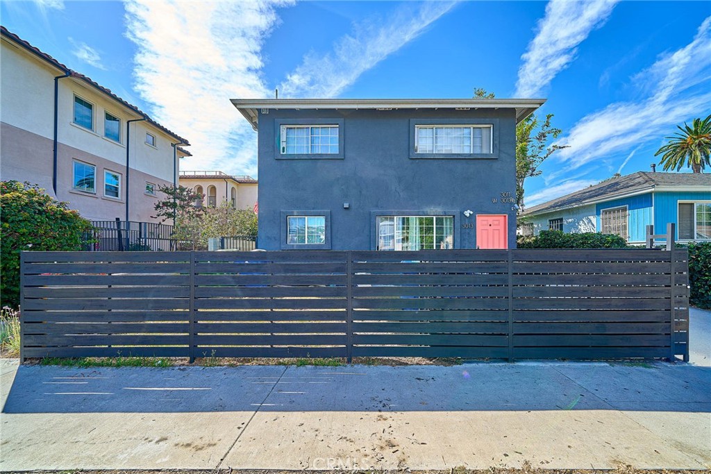 3011 S West View