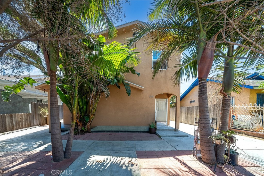 1214 E -1216 E 66th