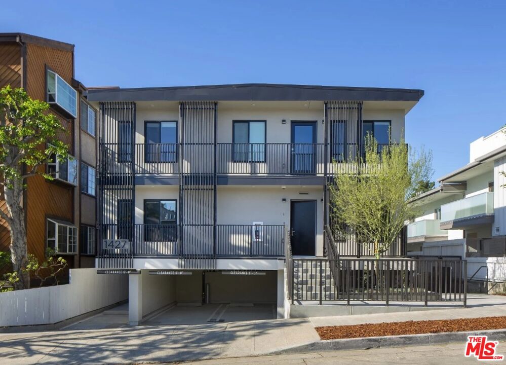1427 Barry Avenue
